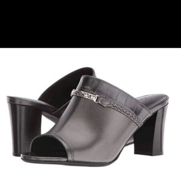 BRIGHTON Ray Black Slides Mules  Sandals  Sz 7.5 Italy - Picture 1 of 10